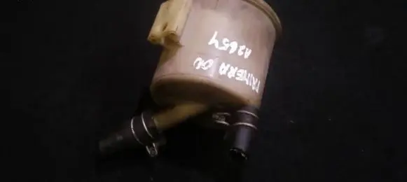 Nissan Primera Brake fluid reservoir 