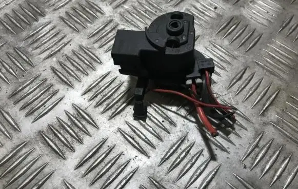 Opel Omega B1 Ignition lock contact 90505912