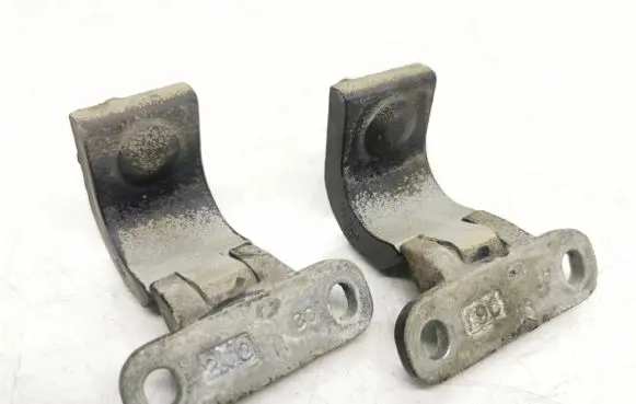 Volkswagen Golf IV Tailgate/trunk/boot hinge 1j6827301a