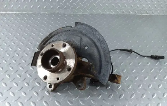 Dacia Sandero III Front wheel hub 400141515R 400143933R 400146417R