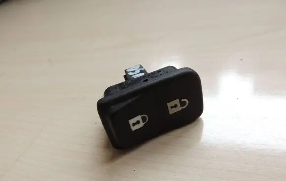 Volvo V50 Central locking switch button 034515003 30773333 30773334