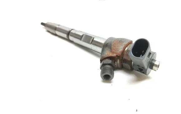 Audi Q3 8U Fuel injector 04L130277AC