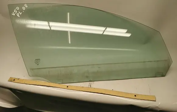 Volvo V50 Front door window glass four-door 43R001106 E000186