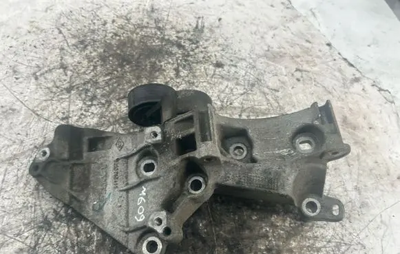 Nissan Qashqai Generator/alternator bracket 8200669495