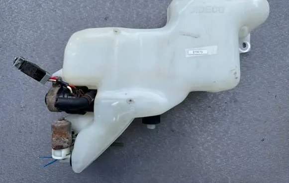 Isuzu Trooper Windshield washer fluid reservoir/tank 894430024