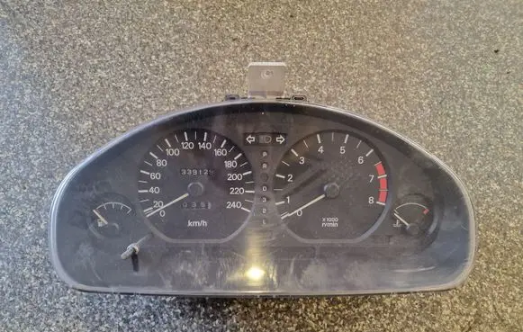 Mitsubishi Carisma Speedometer (instrument cluster)