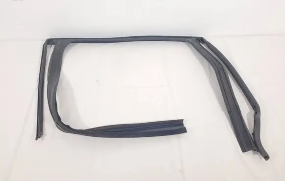 Volvo XC70 Rubber seal rear door window/glass 30762366