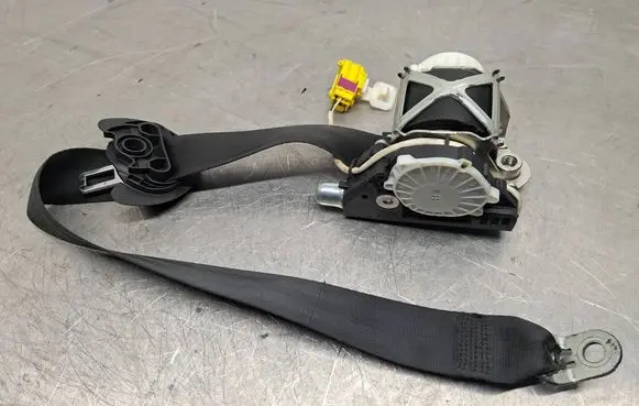 Volkswagen PASSAT B6 Front seatbelt 3C1857705P 34077659