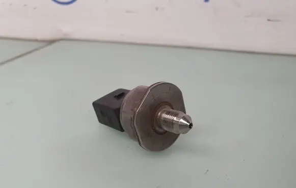 BMW 7 F01 F02 F03 F04 Fuel pressure sensor 7537319 13537537319