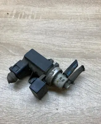 Audi A4 S4 B6 8E 8H Turbo solenoid valve 8E0906627A