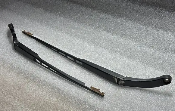 Audi A6 S6 C6 4F Front wiper blade arm 4F1955409 4F1955410