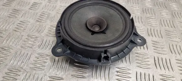 Nissan Qashqai+2 Front door speaker