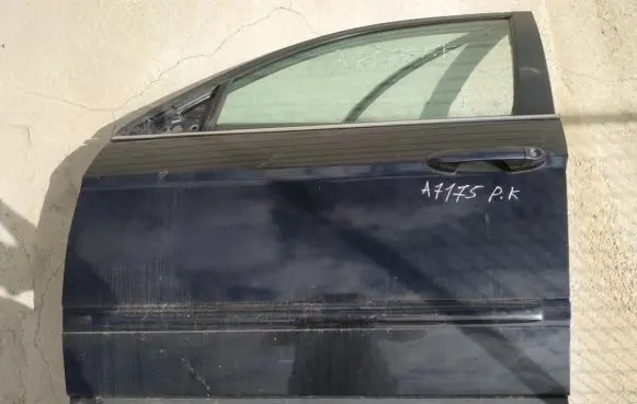 Chrysler Pacifica Front door juodos