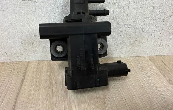 Opel Astra K Turbo solenoid valve 55576356 13000520 093161118