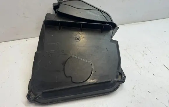 BMW 6 F12 F13 Air filter box cover V6756003
