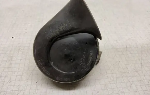 Volkswagen PASSAT B6 Horn signal E11000209 007424
