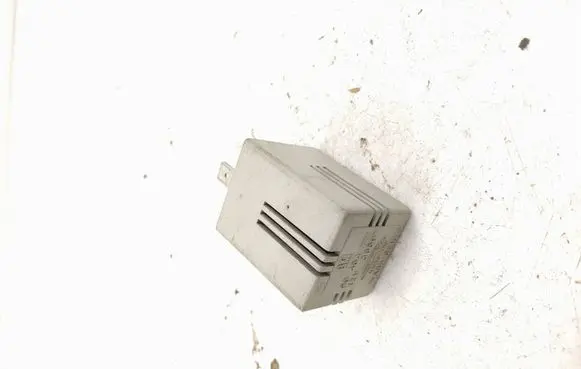 Opel Astra F Cruise control relay 90464777