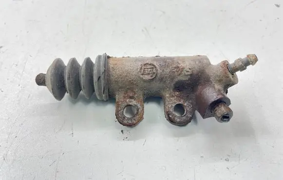 Clutch slave cylinder