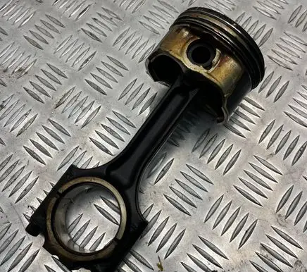 Volvo S40 Piston with connecting rod 0830851