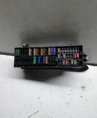 Volkswagen Touran I Fuse module 1T2970039 042K075303 0613507695