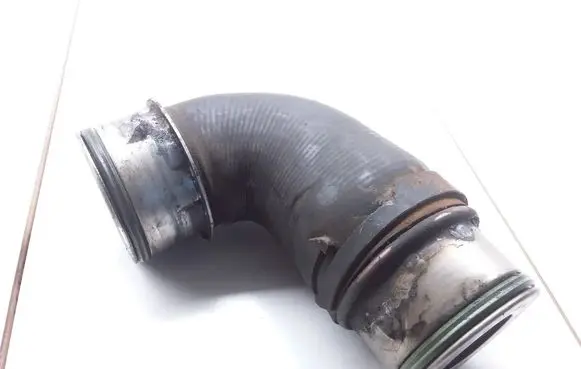 Skoda Octavia Mk2 (1Z) Intercooler hose/pipe 038131111B 14301