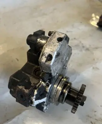 Jeep Grand Cherokee (WK) Fuel injection high pressure pump A6420700201 0445010095 6420700201