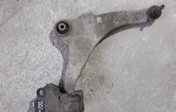 Volvo V70 Front lower control arm/wishbone 31429320