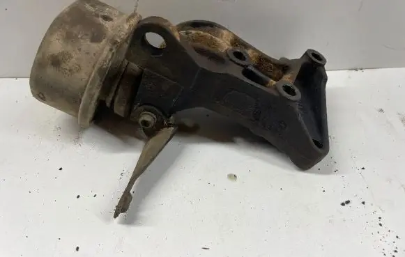 Volkswagen Multivan T4 Power steering pump mounting bracket 074199297B