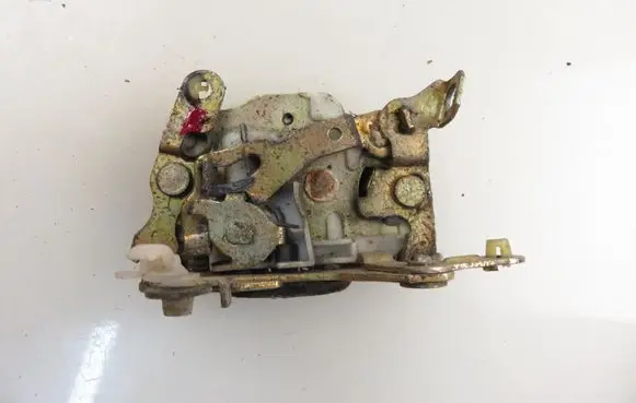 Nissan Patrol 160 Front door lock 