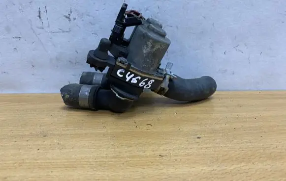 Mercedes-Benz E W210 Coolant heater control valve 0018307784 C4668