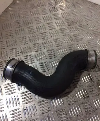 Volkswagen PASSAT B6 Intercooler hose/pipe 1K0145832E