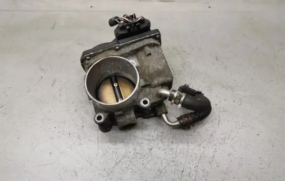 Toyota Avensis T250 Throttle valve 220300D010