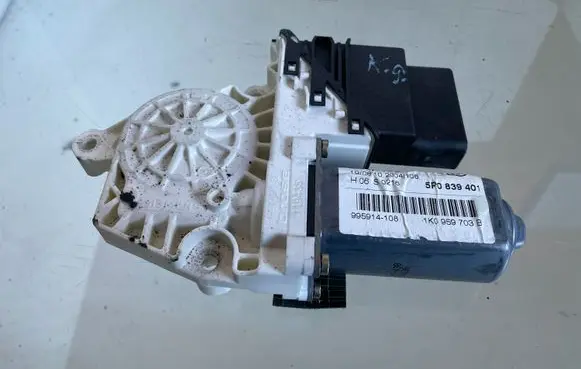 Seat Toledo III (5P) Rear door window regulator motor 1K0959703B 5P0839401