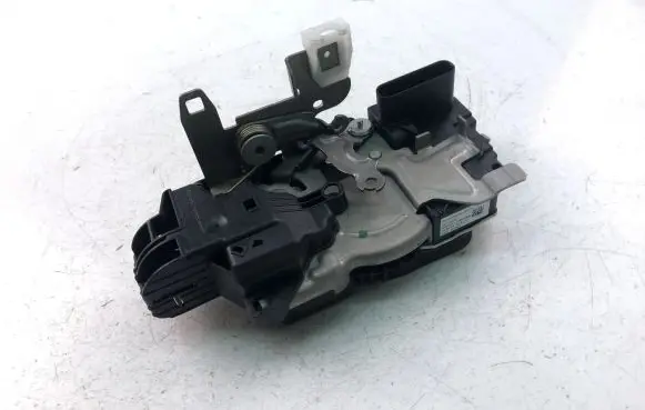 Volvo XC40 Coupe door lock (next to the handle) 32131410