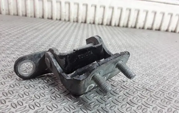Toyota Yaris Rear door upper hinge