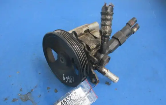 Nissan Almera Tino Power steering pump