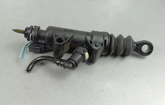 Jaguar F-Pace Clutch master cylinder