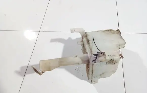 Mitsubishi Lancer Windshield washer fluid reservoir/tank 060851032 060851-032