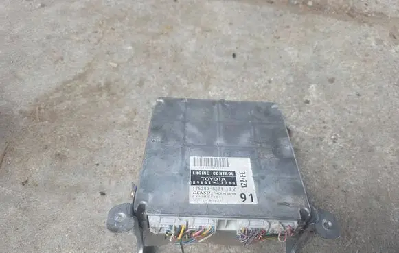 Toyota Corolla Verso E121 Engine control unit/module 8966113080