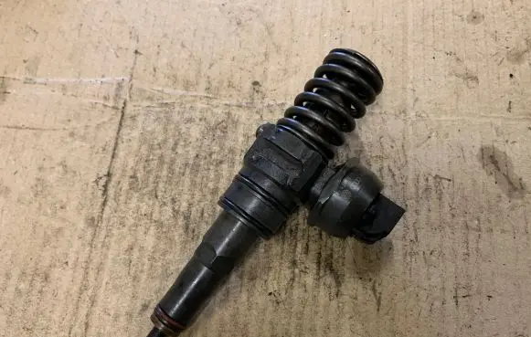 Skoda Octavia Mk2 (1Z) Fuel injector 038130073AG
