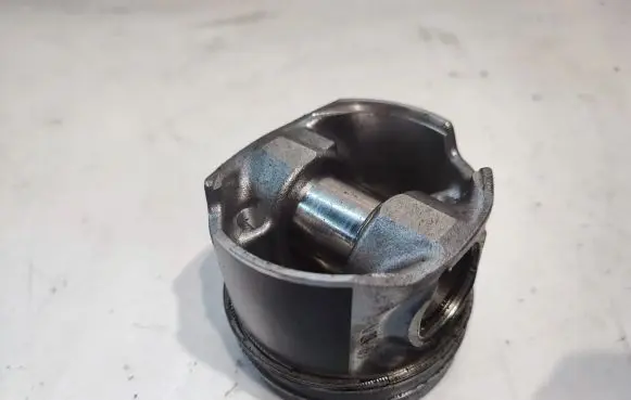 Piston