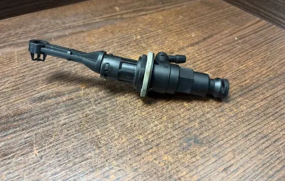 Nissan Interstar Clutch master cylinder 8200459155