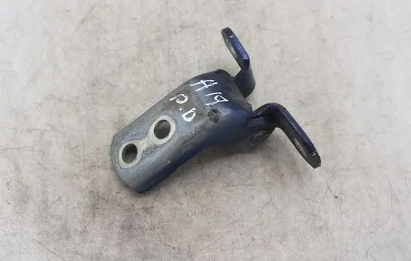 Toyota Auris 150 Front door lower hinge NOCODE