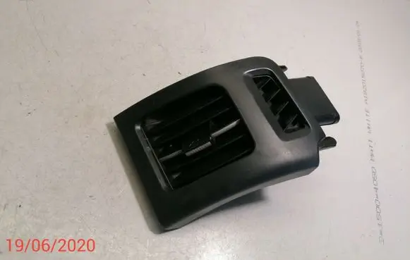 Toyota Prius (XW30) Dashboard side air vent grill/cover trim 5566047030