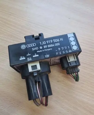 Volkswagen Golf IV Coolant fan relay 1J0919506H 898884000