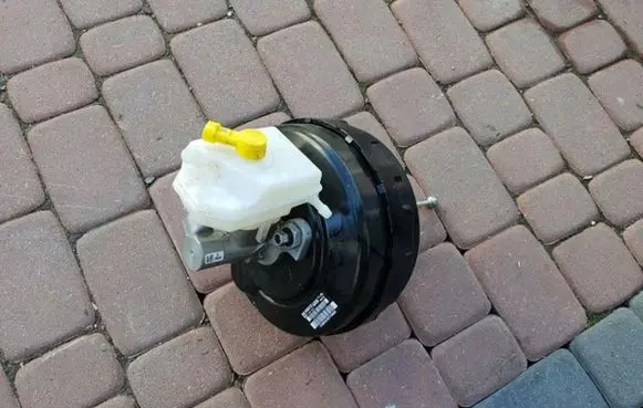 Opel Zafira C Brake booster 39060132