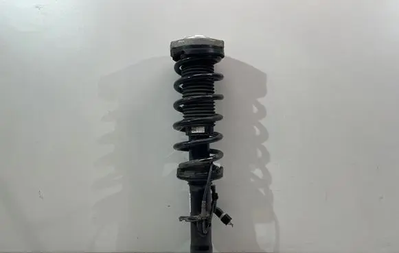 BMW 5 G30 G31 G38 Front shock absorber with coil spring 6866393