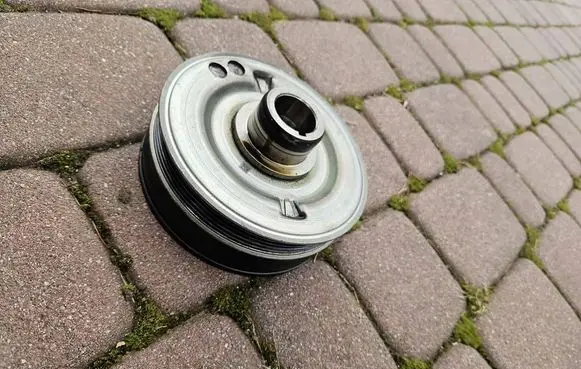 Opel Adam Crankshaft pulley 55577791