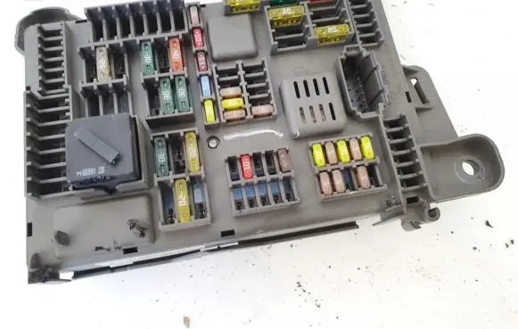 BMW X5 E70 Fuse box cover B010105300 6931687