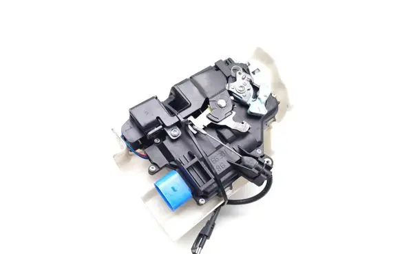 Volkswagen Touran II Front door lock 25100D6
